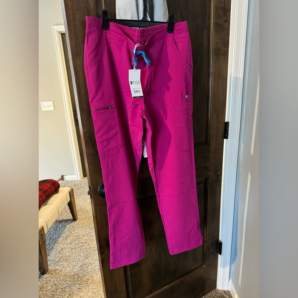 Figs NWT yola scrub pant, size medium petite